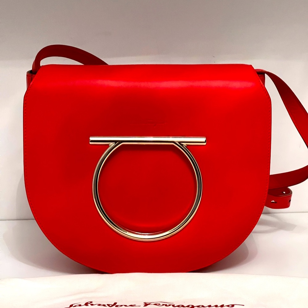 Salvatore FERRAGAMO Lipstick Red Leather Crossbody